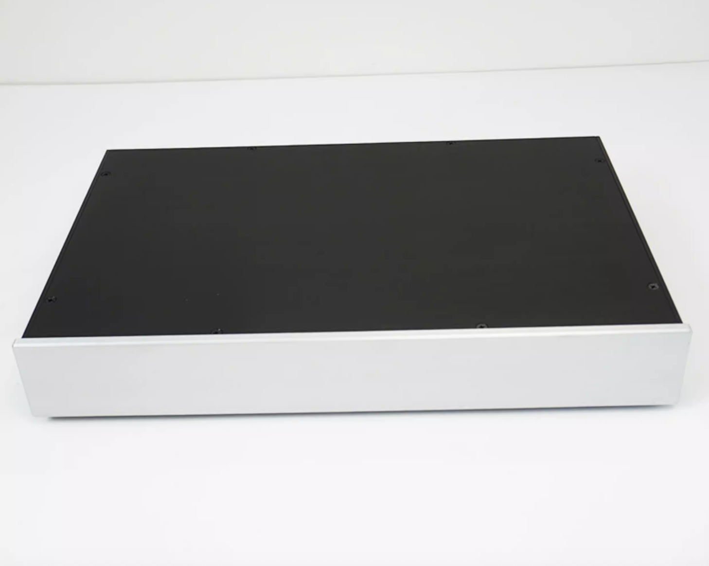 (430*65*345 مم) علبة مضخم صوت  - مراجعة Aluminum Case 65 وسعره
